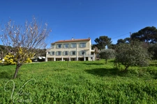 LE PRADET – LES OURSINIÈRES | Propriété 320 m² – 5 logements indépendants – Terrain 3 048 m² – Proche mer