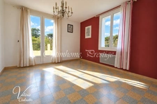 LE PRADET  83220 – LES OURSINIÈRES – Appartement T5 en rez-de-jardin de villa, terrain 420 m² et dépendances