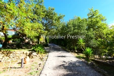 À vendre – Superbe villa traditionnelle de 164 m² avec piscine à débordement sur 4 520 m² de terrain paysager – Néoules (Var)