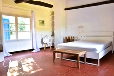 À vendre villa à Salernes (83) de  200 m² hab avec un terrain de 11 000 m²