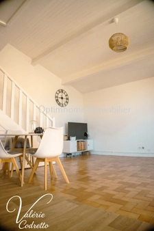 Hyères Plage– Esprit mazet à 5 min de la plage ! Vue dégagée et charme absolu T3/T4 Appartement Duplex lumineux