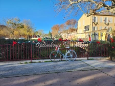 Maison de ville spacieuse au cœur de la Provence avec 130 m² et un joli terrain de 428 m² LA ROQUEBRUSSANNE 