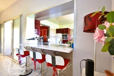 LA MOUTONNE – VILLA 185 M² – 6 CHAMBRES – PISCINE – TERRAIN 1 996 M² – 4 GRANDS GARAGES 83260