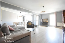 Appartement traversant 87 m² avec terrasse plein sud, parking et 2 caves – Hyères Centre 83400