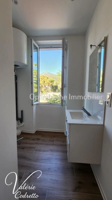 À louer – Studio rénové de 28 m² à Toulon (quartier Saint-Roch)