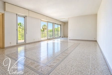 À vendre – Appartement T3 98 m² avec terrasse et 2 garages – Port d’Hyères 83400