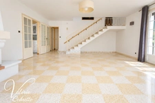Villa 4 chambres à vendre à La Garde (83) – Jardin, garage et combles aménagés 