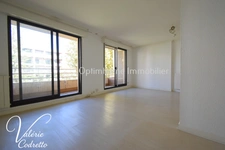 HYÈRES CENTRE-VILLE –  T2 DE 49 M² AVEC TERRASSE – ASCENSEUR 83400
