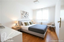 Appartement T3  dernier étage avec vue mer à Hyères  – Deux terrasses, parking et cave 83400