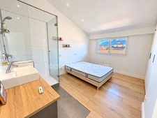 ANNECY CENTRE – APPARTEMENT D’EXCEPTION AVEC VUE SUR LES TOITS ET LES MONTAGNES