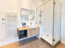 ANNECY CENTRE – APPARTEMENT D’EXCEPTION AVEC VUE SUR LES TOITS ET LES MONTAGNES