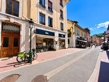 ANNECY CENTRE – APPARTEMENT D’EXCEPTION AVEC VUE SUR LES TOITS ET LES MONTAGNES