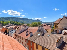 ANNECY CENTRE – APPARTEMENT D’EXCEPTION AVEC VUE SUR LES TOITS ET LES MONTAGNES