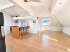 ANNECY CENTRE – APPARTEMENT D’EXCEPTION AVEC VUE SUR LES TOITS ET LES MONTAGNES