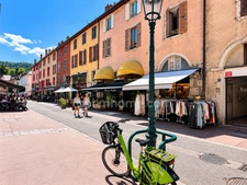 ANNECY CENTRE – APPARTEMENT D’EXCEPTION AVEC VUE SUR LES TOITS ET LES MONTAGNES