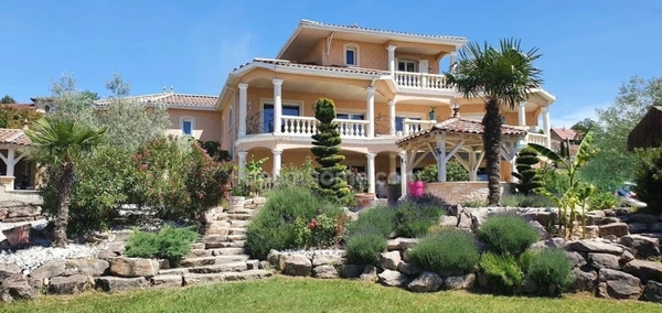Maison de prestige 11 pièces - 367 m2 - REVONNAS  (01)