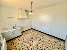 Maison 79 m² hab. Sous-sol complet 87 m2 – Terrain 760 m² – Chauvigny – 25 min Poitiers