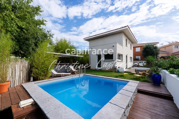 À vendre Corneilla del Vercol Villa familiale 4 chambres avec piscine proche des plages 