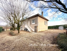 Cercie (69220) – Maison familiale lumineuse, 2 niveaux – Piscine – Vue vignes
