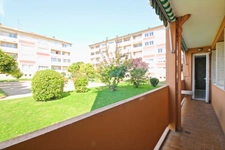 À Mâcon, appartement lumineux et traversant de 86,13 m² avec balcon, garage et cave – à personnaliser selon vos goûts ! Prix attractif : 100 000 €
