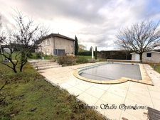 Cercie (69220) – Maison familiale lumineuse, 2 niveaux – Piscine – Vue vignes