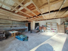 À vendre : Maison de plain-pied avec jardin arboré à 5 minutes d’Auch avec dépendances.