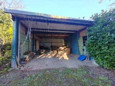 À vendre : Maison de plain-pied avec jardin arboré à 5 minutes d’Auch avec dépendances.