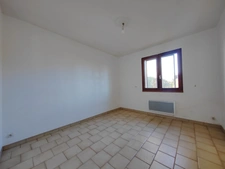 À vendre : Maison de plain-pied avec jardin arboré à 5 minutes d’Auch avec dépendances.
