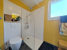 Maison rénovée avec goût au centre de Fleurance avec garage.