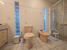 Maison située proche des commodités avec jardin entièrement clôturé et garage