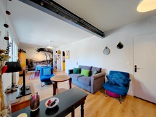 Maison rénovée avec goût au centre de Fleurance avec garage.