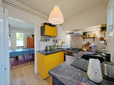 Maison rénovée avec goût au centre de Fleurance avec garage.