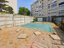 MAISON DE VILLE DE 146 M² – 4 CHAMBRES – BUREAU – COUR ET JARDIN