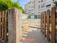 MAISON DE VILLE DE 146 M² – 4 CHAMBRES – BUREAU – COUR ET JARDIN