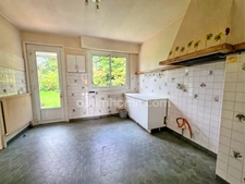 MAISON INDIVIDUELLE SEMI PLAIN-PIED 5 CHAMBRES SOUS-SOL COMPLET JARDIN