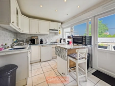 MAISON DE VILLE 104 m² 3 CH JARDIN SATIONNEMENT PRIVATIF
