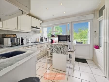 MAISON DE VILLE 104 m² 3 CH JARDIN SATIONNEMENT PRIVATIF
