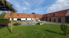 CORPS DE FERME RENOVE 255 M² GARAGES BOX CHEVAUX