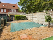 MAISON DE VILLE DE 146 M² – 4 CHAMBRES – BUREAU – COUR ET JARDIN