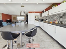 MAISON SEMI PLAIN-PIED 150 m² 4 CHAMBRES SOUS-SOL COMPLET JARDIN EXPO SUD