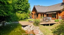 MAISON EN BOIS MASSIF HONKA 175 m² SEMI PLAIN-PIED AVEC BEAU JARDIN