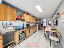 MAISON DE VILLE DE 146 M² – 4 CHAMBRES – BUREAU – COUR ET JARDIN