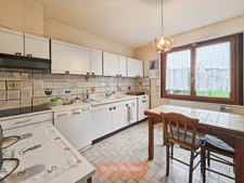 MAISON INDIVIDUELLE – 3 CHAMBRES – JARDIN – GARAGE + 5 GARAGES LOUÉS