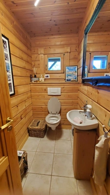MAISON EN BOIS MASSIF HONKA 175 m² SEMI PLAIN-PIED AVEC BEAU JARDIN