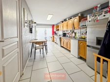MAISON DE VILLE DE 146 M² – 4 CHAMBRES – BUREAU – COUR ET JARDIN