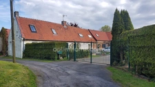 CORPS DE FERME RENOVE 255 M² GARAGES BOXES JARDIN