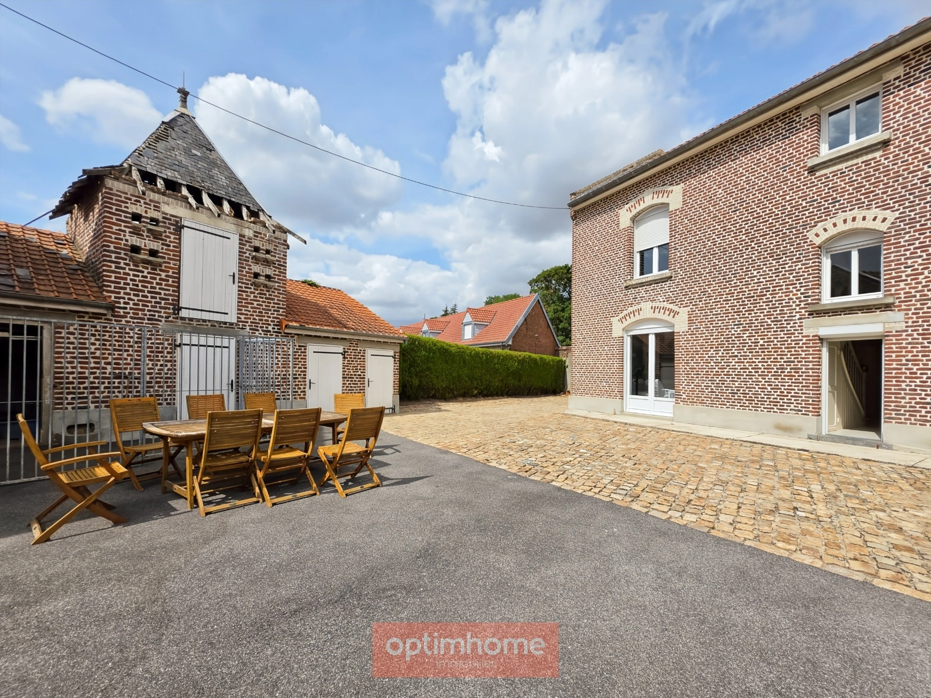 Maison 8 pièces 214 m² · à Beaurains · 214 m² · 568 000 €