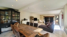 CORPS DE FERME RENOVE 255 M² GARAGES BOX CHEVAUX