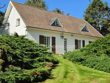 MAISON INDIVIDUELLE SEMI PLAIN-PIED 5 CHAMBRES SOUS-SOL COMPLET JARDIN