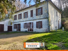 Maison en pierre avec chai et terrain de 8 000 m²